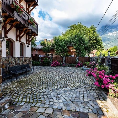 Pensiunea Manidum Буштени Экстерьер фото